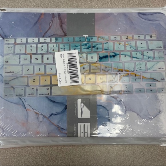 🌟NEW🌟 MacBook Air 2020 case and keyboard cover - Picture 2 of 4
